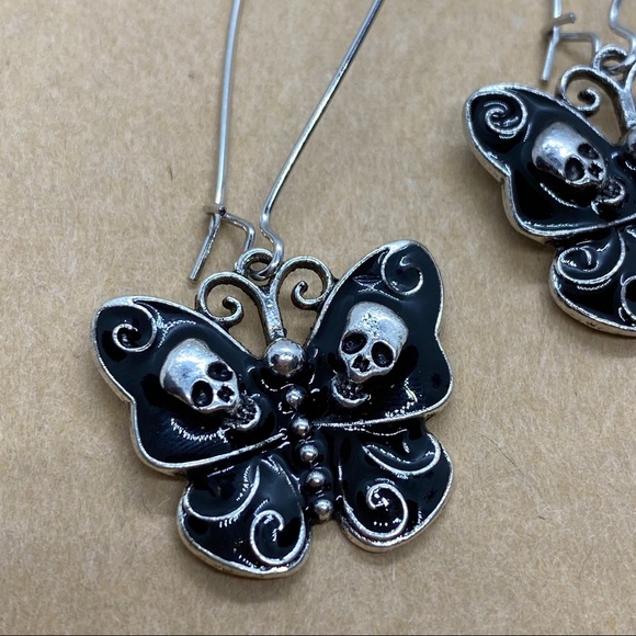 The Butterfly has Skulls silver drop earrings 🔮 - Picture 2 of 6